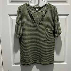 BiBi Textured Lightweight Short Sleeve Tee in Olive